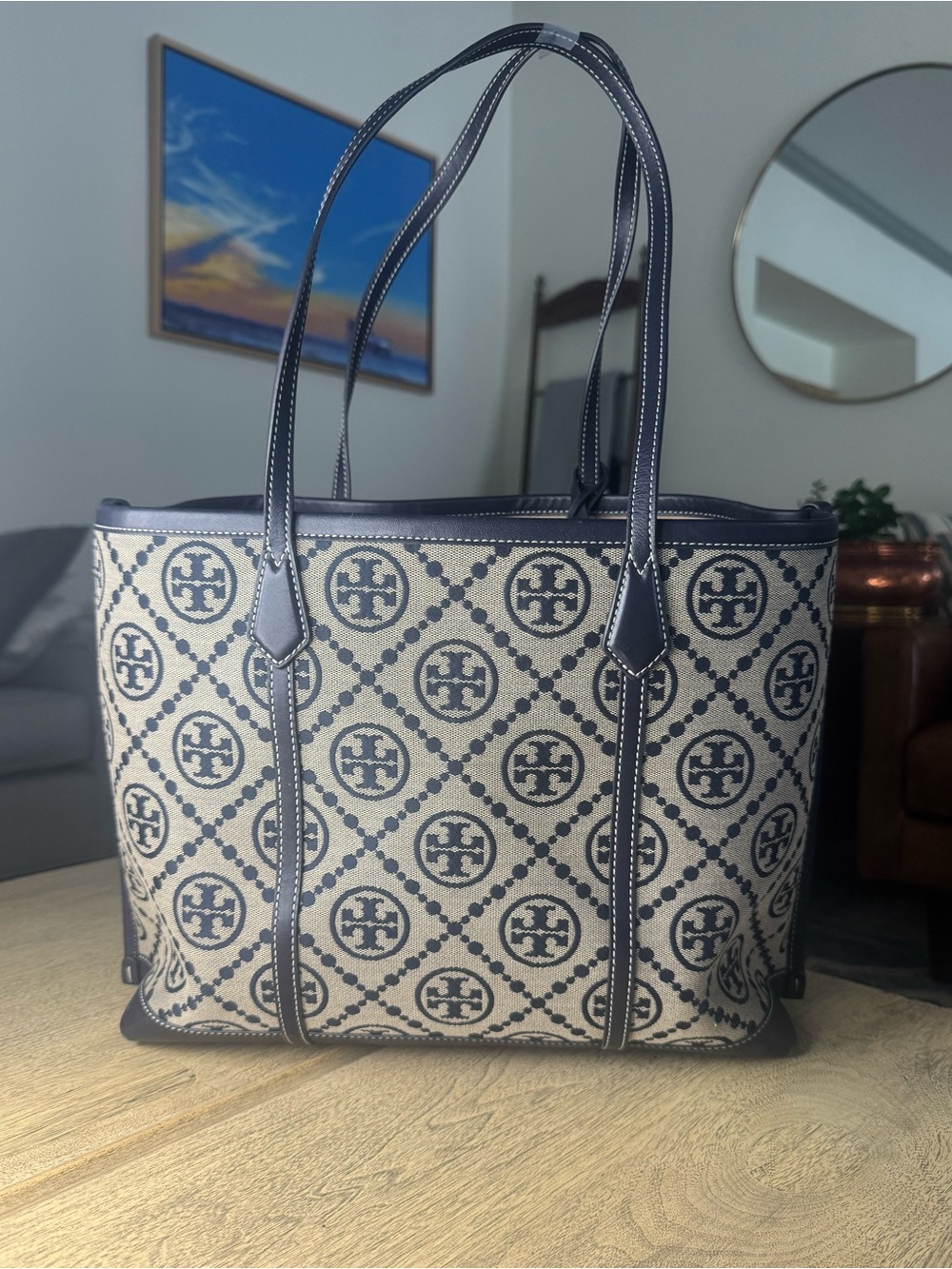 Tory Burch Luxury Tote Bag - Picture 7 of 11